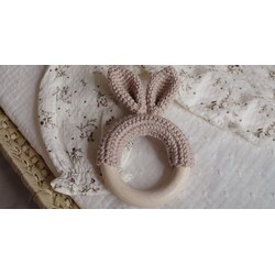 Hochet Oreilles de Lapin – Patron Crochet Gratuit PDF